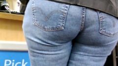 BIG BOOTY GILF MILF IN JEANS